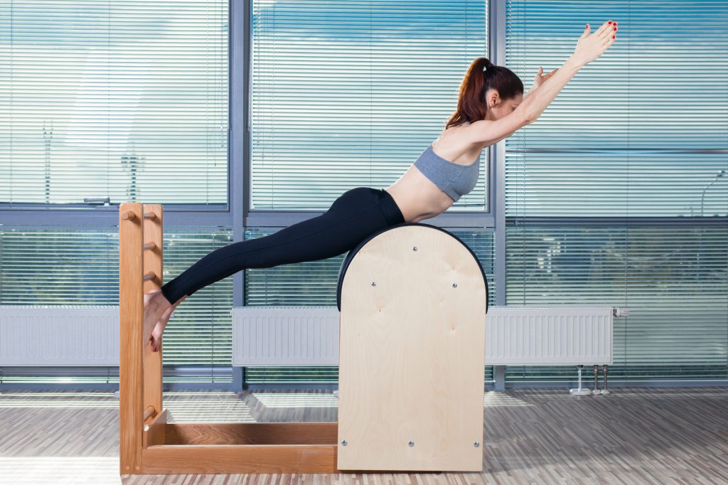 Pilates ajuda a reduzir dor nas costas e a melhorar postura
